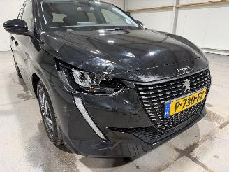 Peugeot 208 1.2PT 74kW Allure Pack picture 22