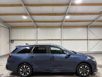Vaurioauto  passenger cars Kia Ceed 1.6GDI PHEV 77kW Automaat DynamicPlusline 2021/6