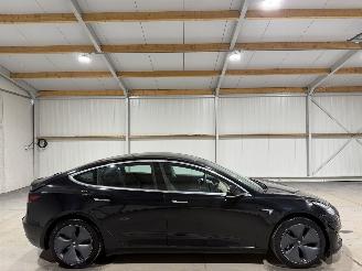 Damaged car Tesla Model 3 60kWh Standard 175kW RWD Plus 2019/8