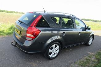 Coche accidentado Kia Cee d 1.4 Cvvt 90pk Seven Airco Navigatie Clima Camera   2011 2011/9
