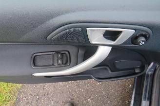 Ford Fiesta 1.6 TDCI  98.000km!!!!!! Nap [ Nergens te koop  96.000km  nap 2011 Airco 5drs titainum picture 22