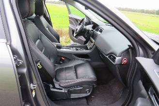 Jaguar F-Pace 2.0D 180pk Automaat Portofolio 4 AWD Panoramadak  [ splinter nieuwe Motor bij 137.000 km SUV picture 11