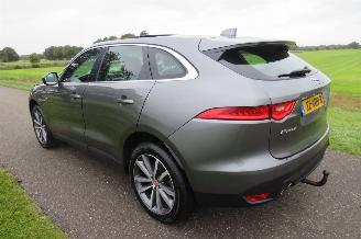 Unfallwagen Jaguar F-Pace 2.0D 180pk Automaat Portofolio 4 AWD Panoramadak  [ splinter nieuwe Motor bij 137.000 km SUV 2016/7