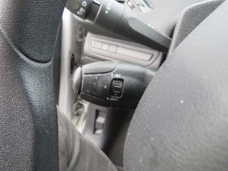 Peugeot 208 1.2 VTI 82PK  126.000km Nap 5Drs Airco  2013 picture 12