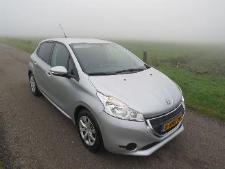 Peugeot 208 1.2 VTI 82PK  126.000km Nap 5Drs Airco  2013 picture 14