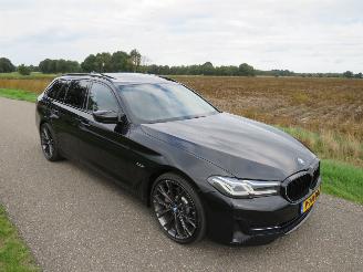 Vaurioauto  passenger cars BMW 5-serie 520 e Automaat  Business Edition Plus [ nieuwste type Hybrid Elektriciteit 2022 vol optie 2022/9