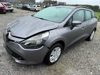 Auto incidentate Renault Clio station 2013/8