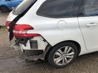 Peugeot 308 308 SW 1.2 PureTech Blue Lease Executive picture 6