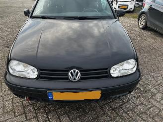 Voiture accidenté Volkswagen Golf 1.8 trendline 1999/4