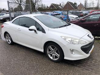 Vaurioauto  passenger cars Peugeot 308 308 CC 1.6 THP Noir & Blanc 2010/6