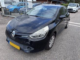 Damaged car Renault Clio 1.2 collection 2013/8