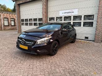 krockskadad bil auto Mercedes A-klasse 200 Ambition Automaat Navi 2014/8