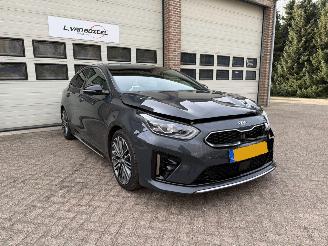 Unfallwagen Kia Proceed 1.4 T-GDI GT-Line Automaat Navi Clima Cruise 2019/10