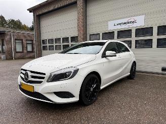 krockskadad bil auto Mercedes A-klasse 180 Prestige Automaat Navi Cruise 2014/11