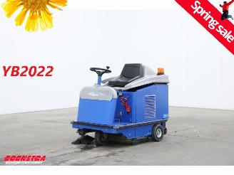 damaged machines CAT  95 BJ 2022 33Hrs! Kehrmaschine / Veegmachine 2022/1