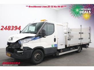 krockskadad bil bedrijf Iveco Daily 35S14 CNG Hi-Matic Pritsche LBW Luftfederung Camera 125.553km 2018/11