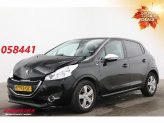 Vaurioauto  passenger cars Peugeot 208 1.2 VTi Style Navi Airco Cruise PDC 117.066 km! 2014/4