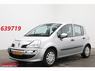 Damaged car Renault Modus 1.2 TCE Expression Airco Radio/CD 106.670 km! 2010/2