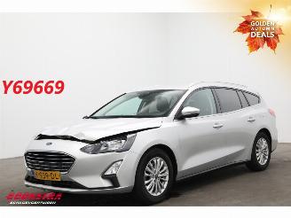 krockskadad bil auto Ford Focus 1.5 EcoBlue Titanium X Clima Navi Camera Virtual 2020/11