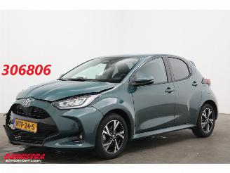 krockskadad bil auto Toyota Yaris 1.5 Hybrid 115 Dynamic LED ACC LRHZ SHZ Camera PDC 3.421 km! 2025/6