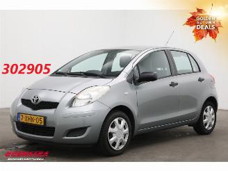 Damaged car Toyota Yaris 1.0 VVTi 5-DRS Cool Airco 2010/11