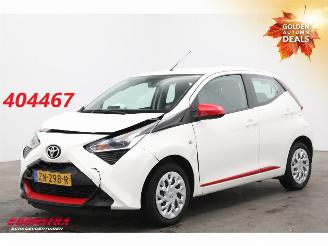 krockskadad bil auto Toyota Aygo 1.0 VVT-i x-play Apple/Android Airo Cruise Camera 57.976 km! 2019/7