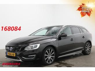 Voiture accidenté Volvo V-60 2.4 D6 AWD Plug-In Sumum Schuifdak Navi Camera Leder SHZ AHK 2013/9