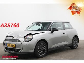 Vaurioauto  passenger cars Mini Mini SE Essential 54.2 kWh 218 PK LED Navi Cruise Camera 2024/8