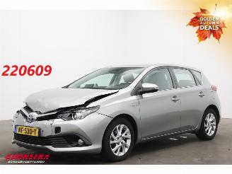 damaged passenger cars Toyota Auris 1.8 Hybrid Dynamic Navi Clima Cruise PDC 169.034 km! 2016/1