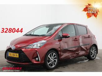 škoda osobní automobily Toyota Yaris 1.5 Hybrid Premium Pano Navi Clima Cruise Camera 70.443 km! 2017/7
