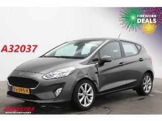 krockskadad bil auto Ford Fiesta 1.1 Trend 5-DRS Navi Airco Cruise PDC 2019/2