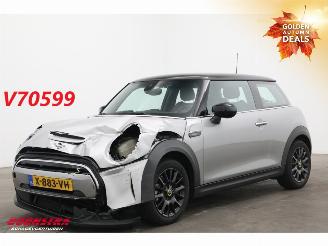 krockskadad bil auto Mini Cooper SE Camden Edition 33 kWh LED Navi Clima Cruise SHZ PDC 2024/2