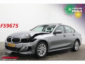 skadebil auto BMW 3-serie 330e Schuifdak 360° LED Cruise SHZ 4.216 km! 2025/8