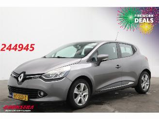 krockskadad bil auto Renault Clio 0.9 TCe Dynamique Navi Clima Cruise 2015/11