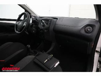 Toyota Aygo 1.0 VVT-i x-fun Airco Bluetooth Cruise 80.608 km! picture 13