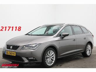 krockskadad bil auto Seat Leon 1.6 TDI Style LED Pano Navi Clima Cruise PDC AHK 2016/10