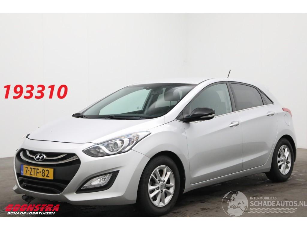 Hyundai I-30 1.6 GDI Go! Navi Clima Cruise Camera PDC 94.708 km!