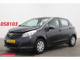 uszkodzony samochody osobowe Toyota Yaris 1.0 VVT-i Aspiration Airco Camera AHK 67.935 km! 2012/12