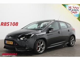 krockskadad bil auto Ford Focus 2.0 EcoBoost ST-3 250 PK Schuifdak Leder Clima Cruise Camera SHZ 2013/7