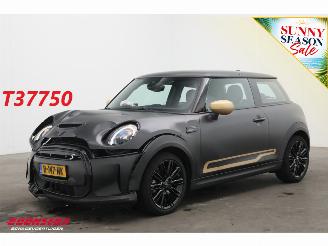 Schadeauto Mini Cooper SE Electric Camden 33 kWh 3-drs Clima Cruise Navi PDC SHZ 2022/11