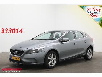 Vaurioauto  passenger cars Volvo V-40 2.0 T2 Nordic+ Cruise Clima Navi Bluetooth SHZ PDC 2016/2