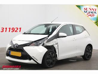 Unfallwagen Toyota Aygo 1.0 VVT-i x-play Apple/Android Airco Cruise Camera 2018/1