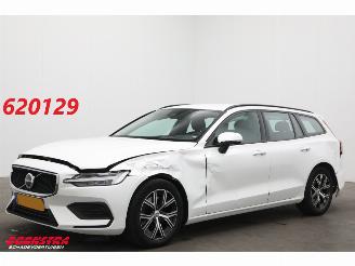 Voiture accidenté Volvo V-60 2.0 B3 AUT Essential Edition ACC Navi Clima Apple/Android Leder Virtual Camera PDC 2024/10