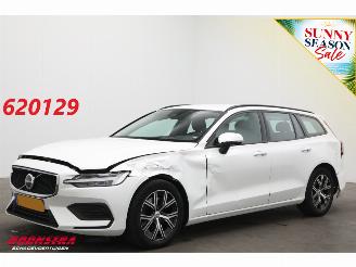 Vaurioauto  passenger cars Volvo V-60 2.0 B3 AUT Essential Edition ACC Navi Clima Apple/Android Leder Virtual Camera PDC 2024/10