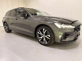 Voiture accidenté Volvo V-60 2.0 T8 Recharge PHEV R Design AWD 2020/10
