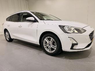 damaged passenger cars Ford Focus Wagon 1.0 EcoBoost Trend Edition 2020/3