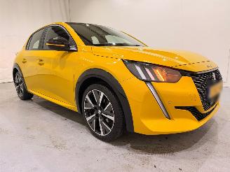 krockskadad bil auto Peugeot 208 1.2 GT 130 Automaat 2021/1