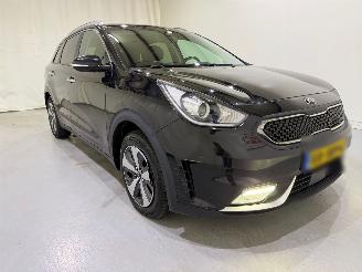 skadebil auto Kia Niro 1.6 GDI Hybrid BusinessLine 2016/11