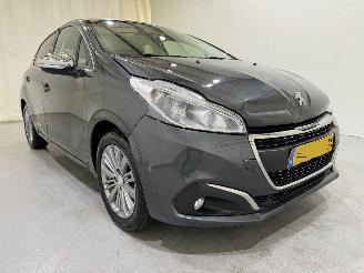 Schadeauto Peugeot 208 HB 1.2 Allure Navi/Clima/Pano 2017/3