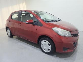 Vaurioauto  passenger cars Toyota Yaris 1.0 VVT-i Aspiration 5Drs AC Trekhaak 2012/8